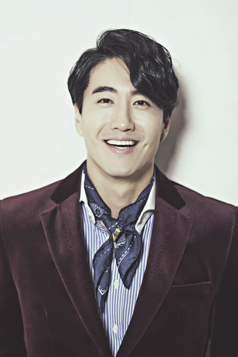 actor Hee-won Hong large photo