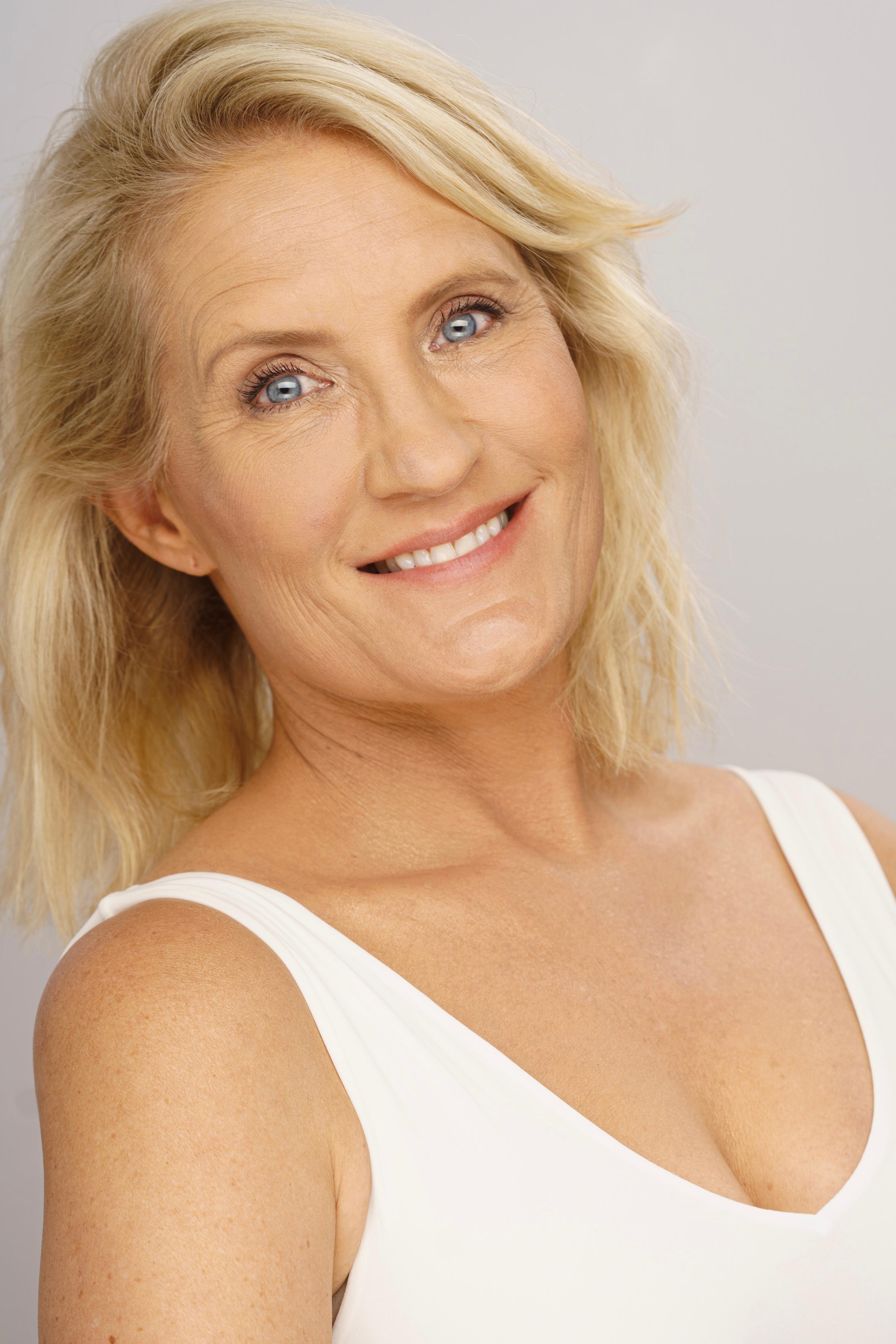 actor Kristina Grove large photo