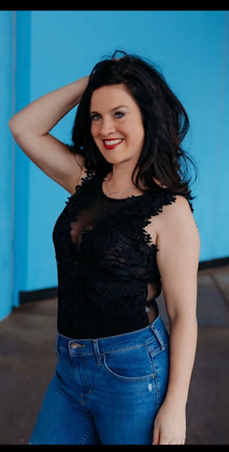 actor Caitlin Skinner large photo