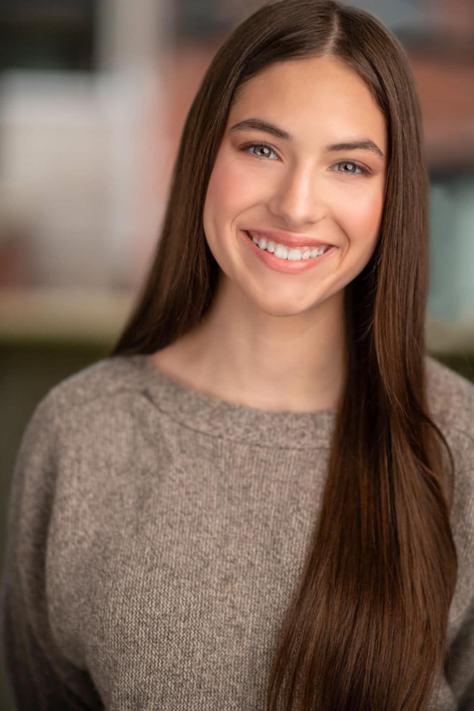 actor Ayla Evans large photo