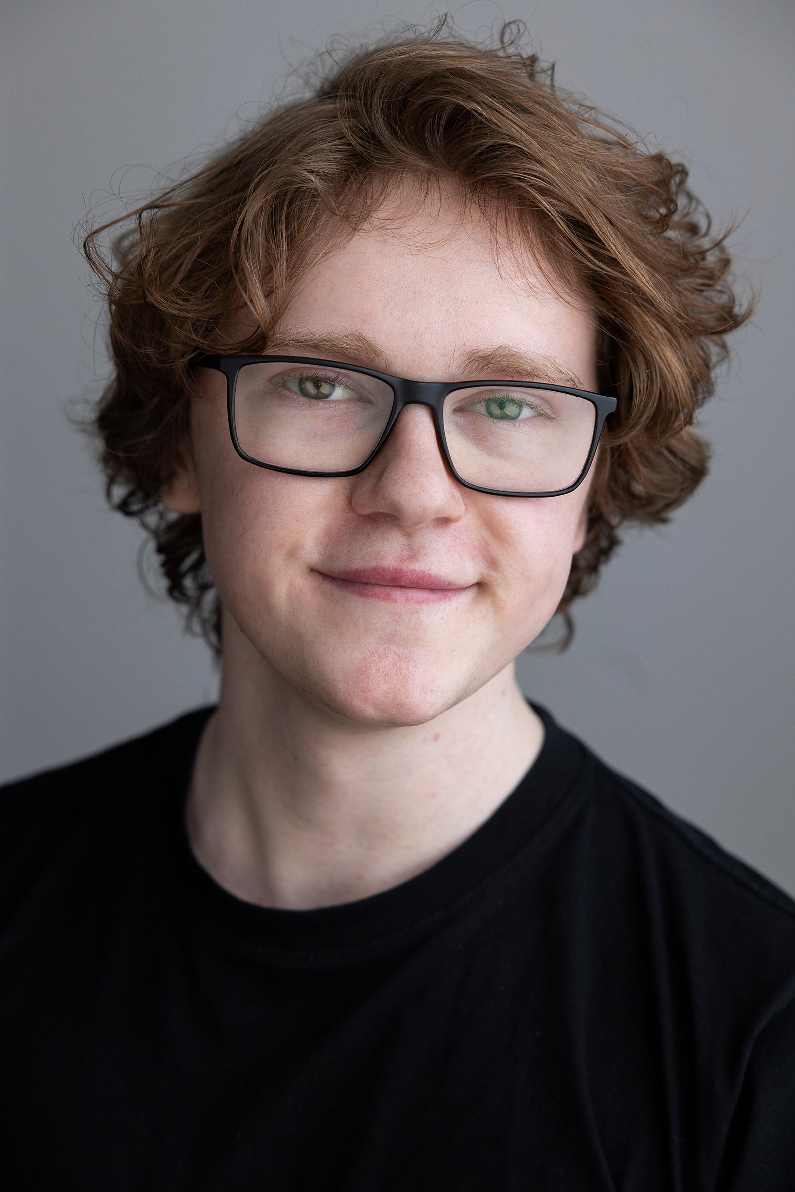 actor Oscar Phillips large photo