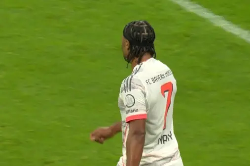 [Highlights] Sudden strike! Gnabry controls the ball on the right, adjusts, and blasts a shot over the bar