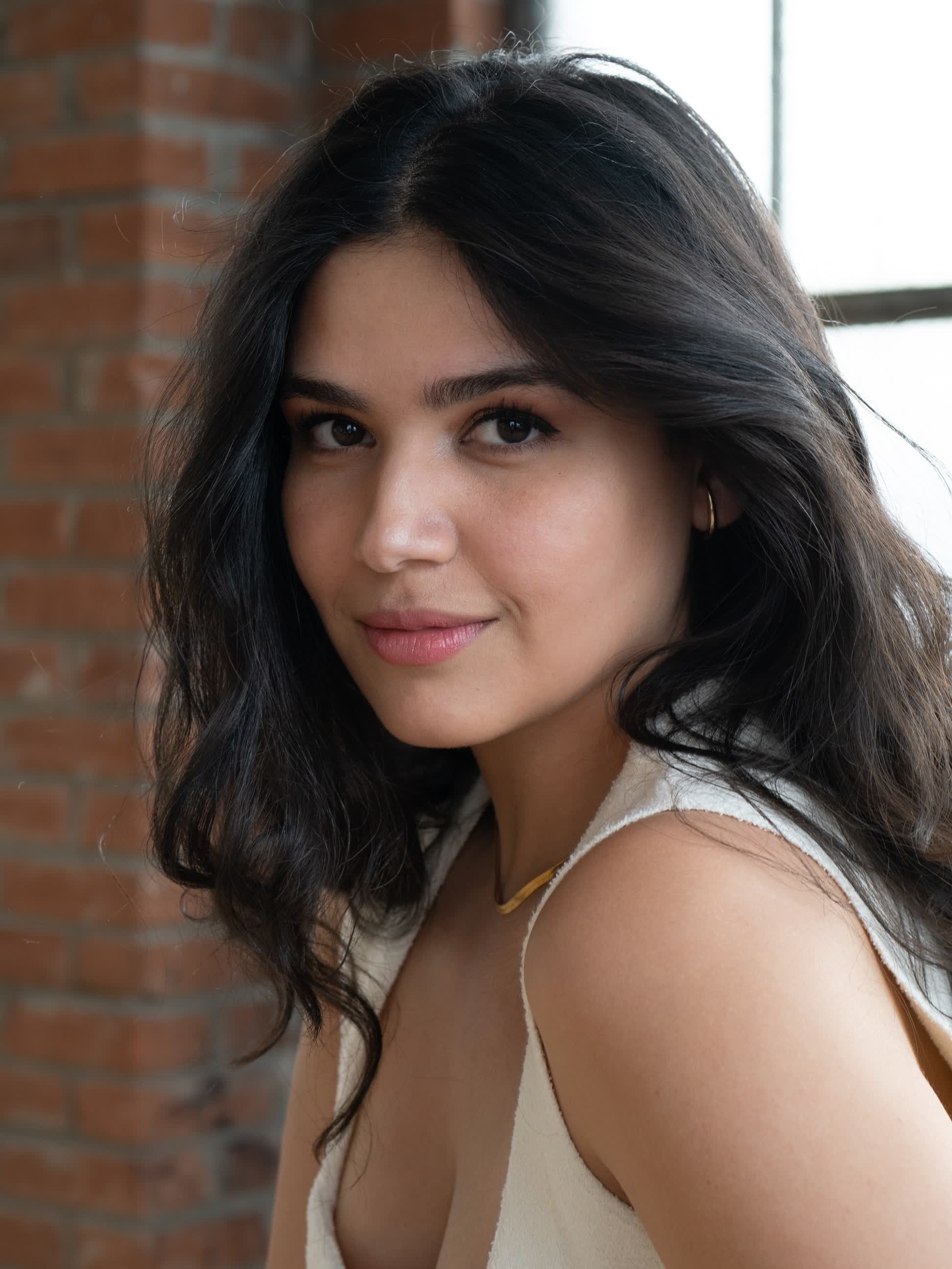 actor Adriana Vasquez large photo