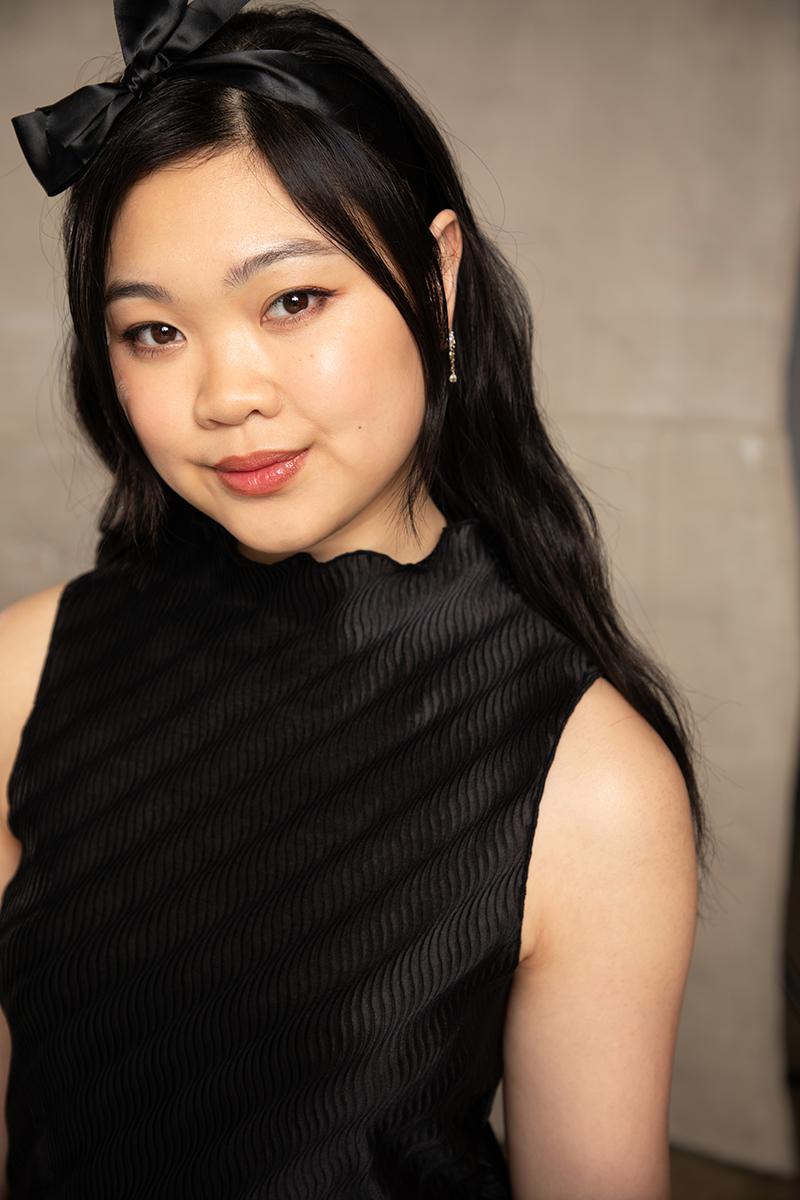 actor Trish Le large photo