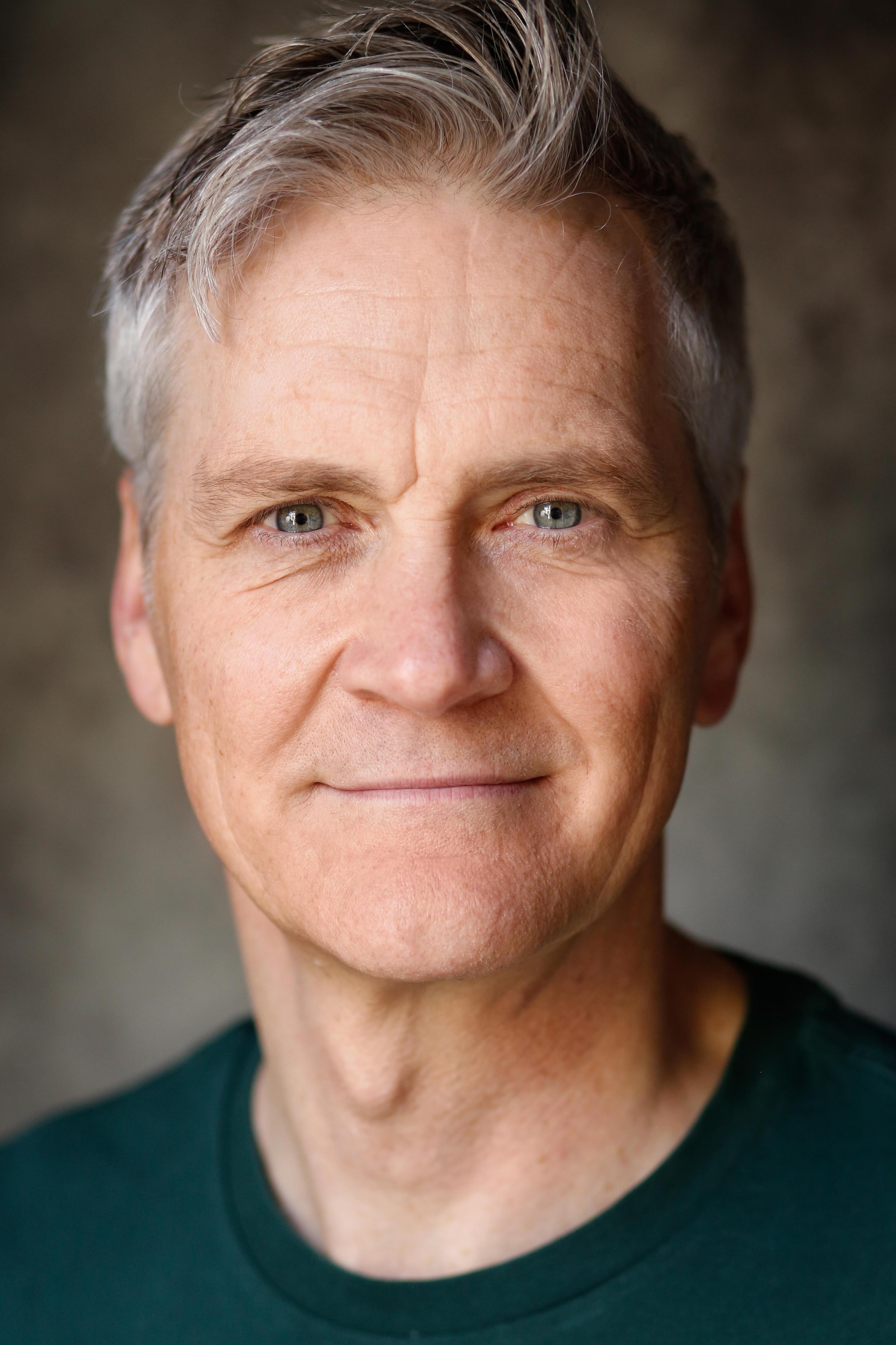 actor Steven Barwick large photo