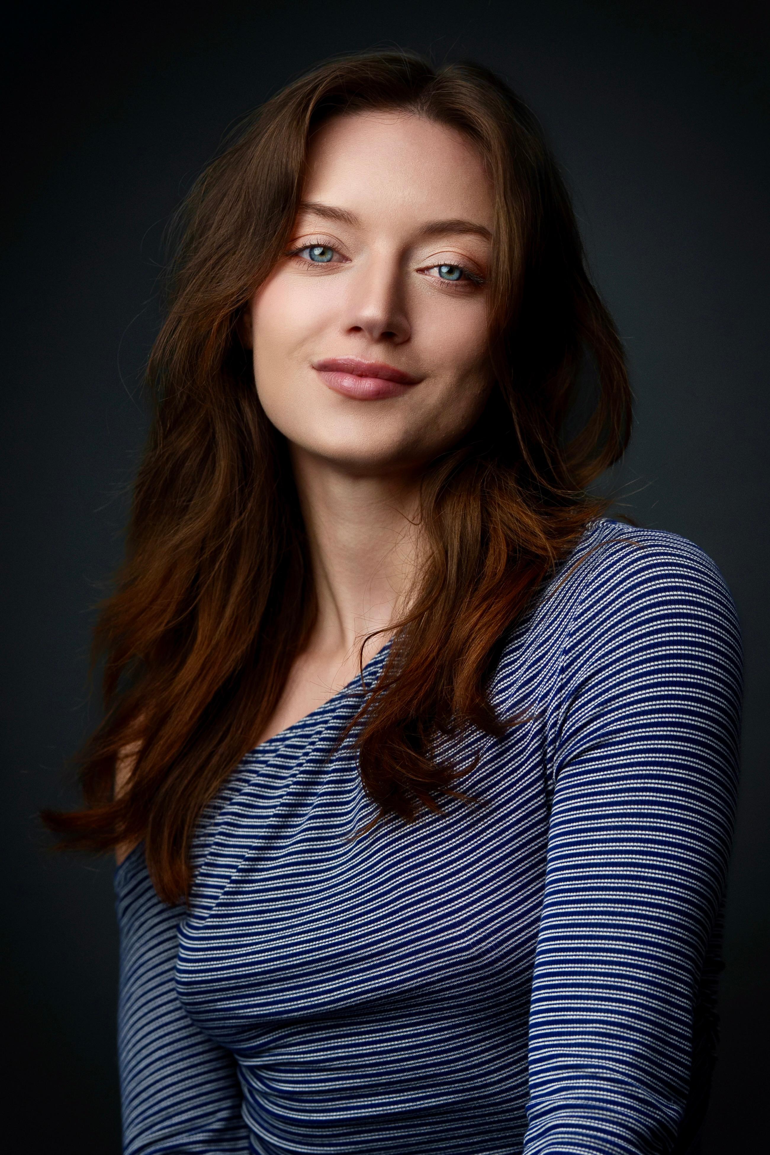 actor Paige Marie Smeltzer large photo