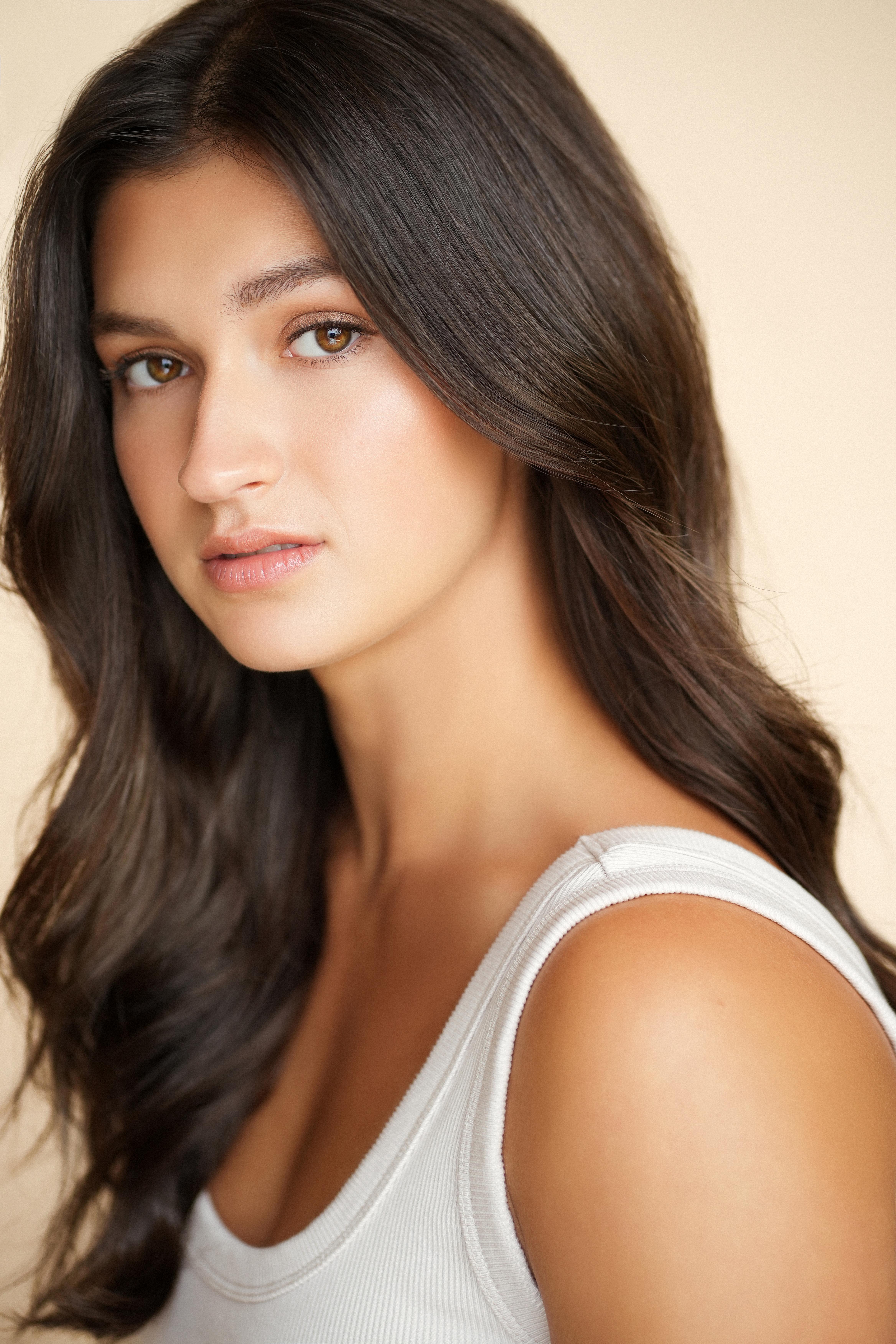 actor Gabrielle Hankey large photo