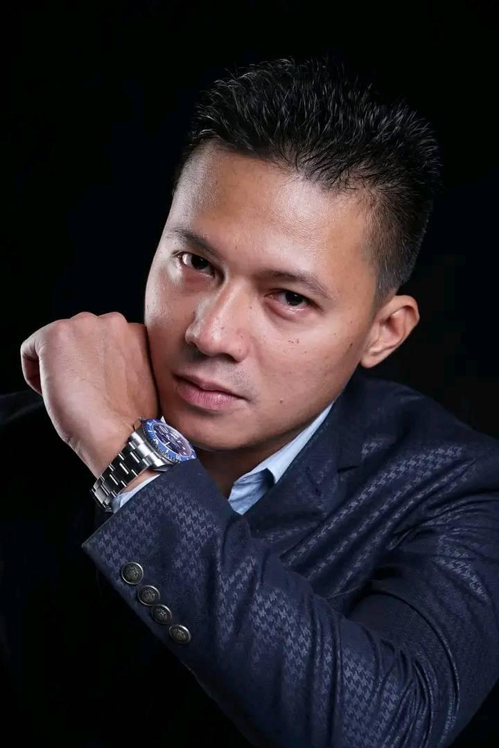 actor Jhun Valentino large photo