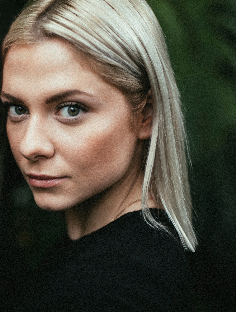 actor Valentina Pahde large photo