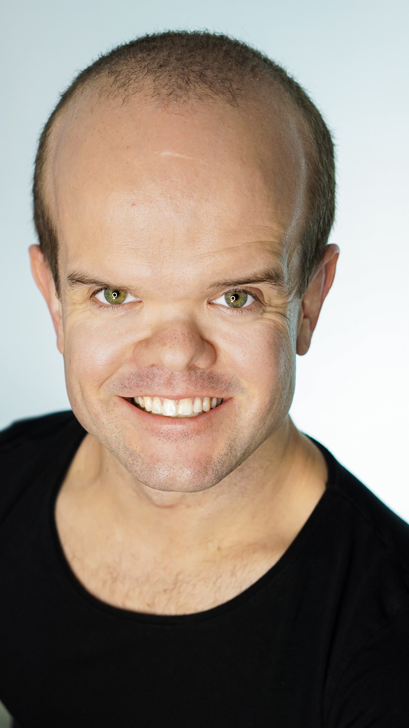 actor Jeremy Hallam large photo