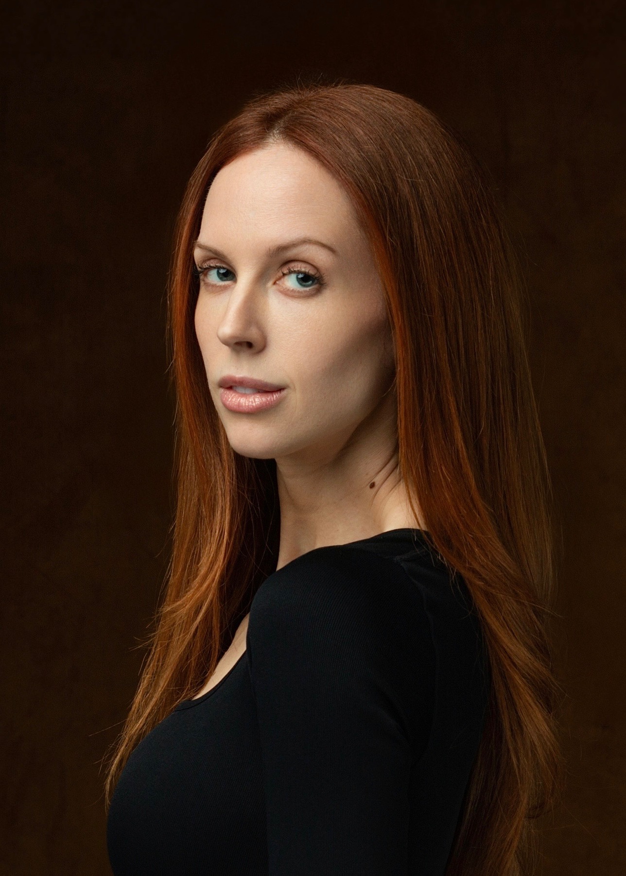 actor Leigh Nieves large photo