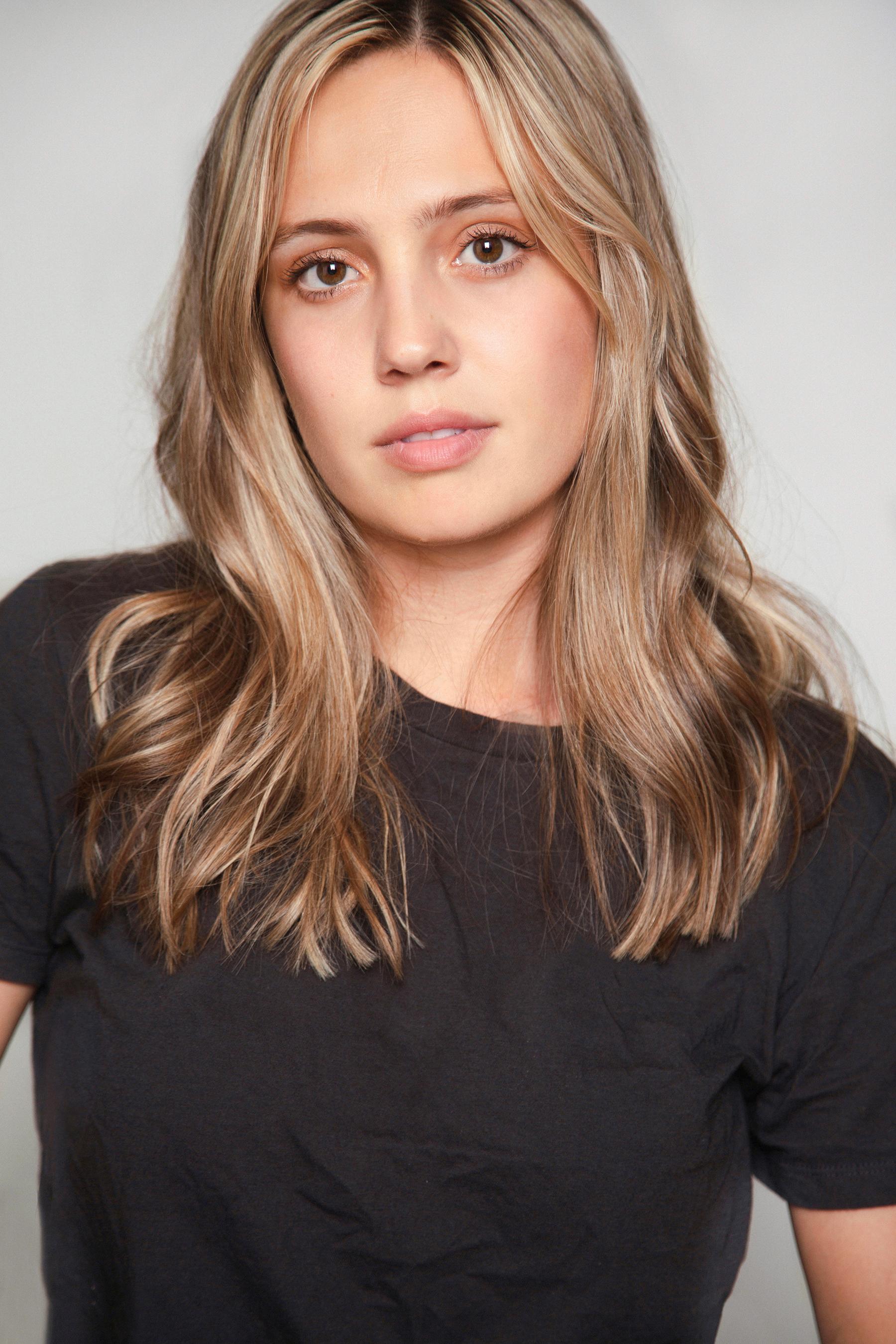 actor Lovisa Niilekselä large photo