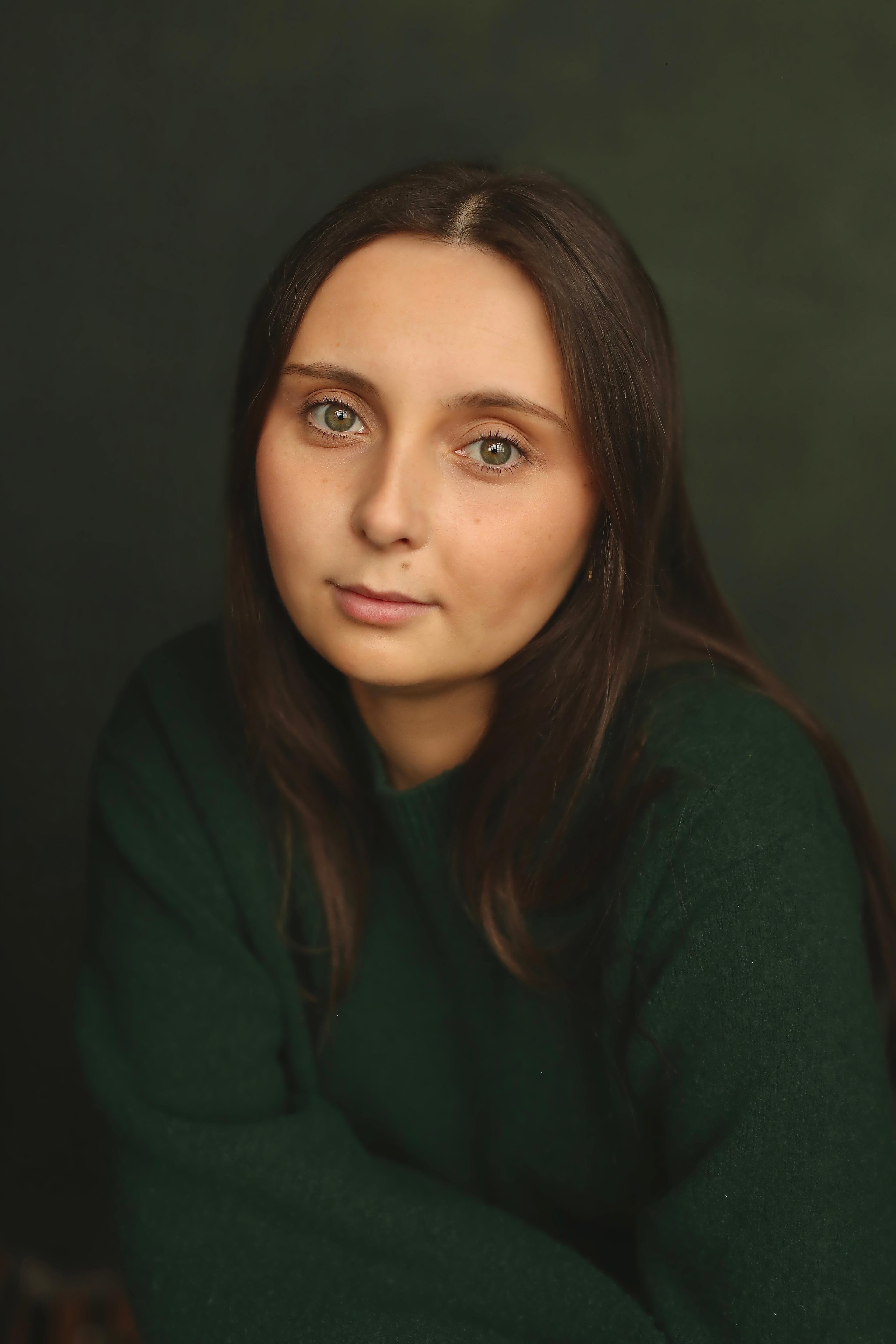 actor Olivia Edwards large photo