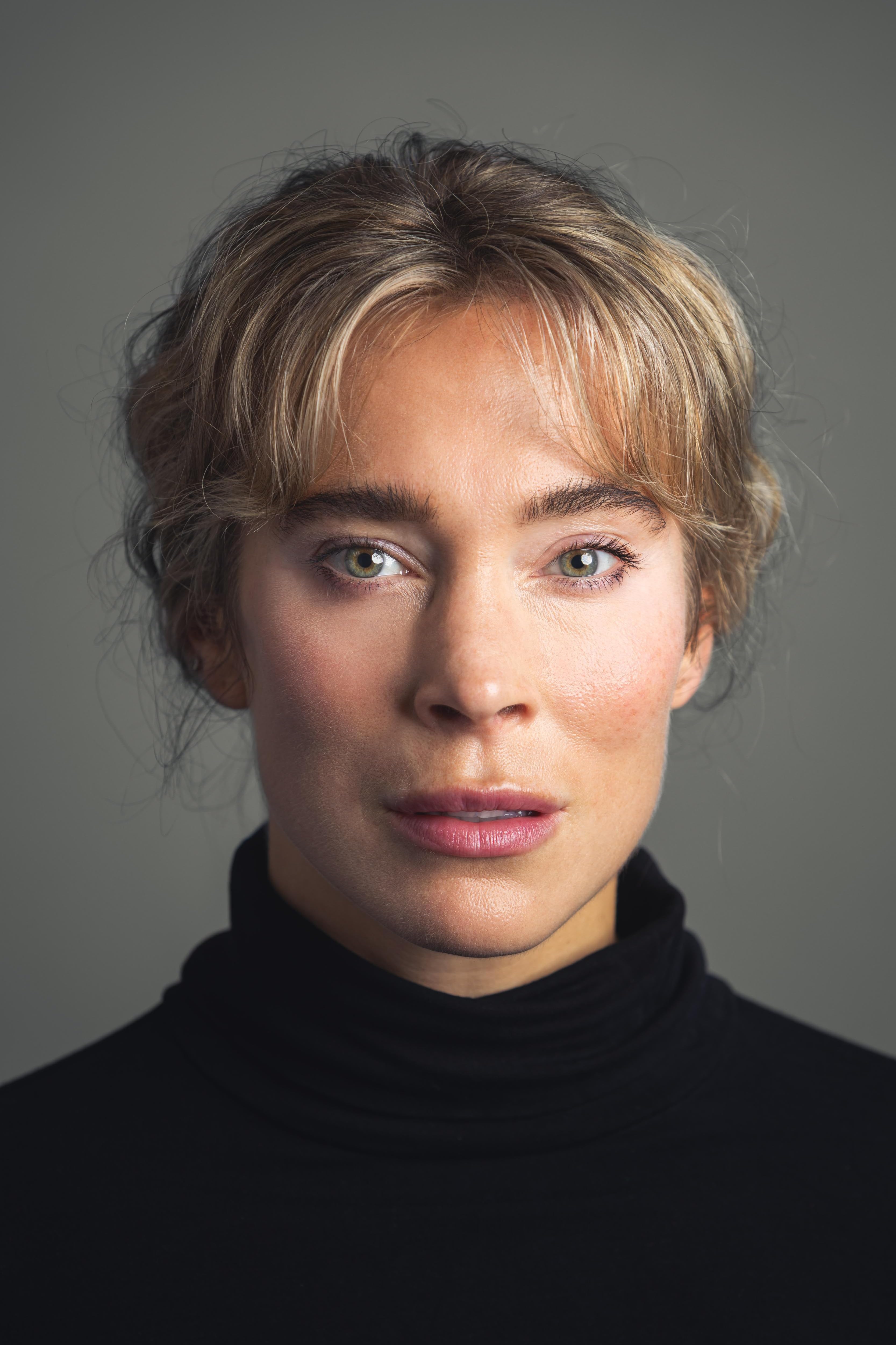 actor Jodie Steele large photo