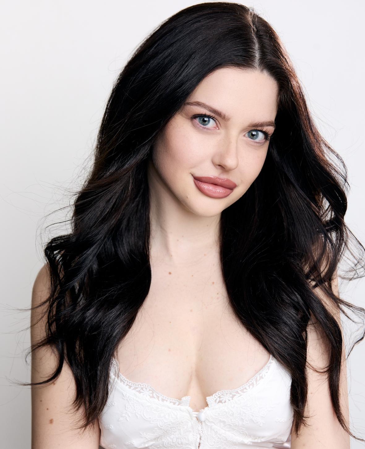 actor Willow Grey large photo