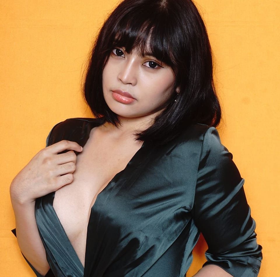 actor Izza Watanabe large photo