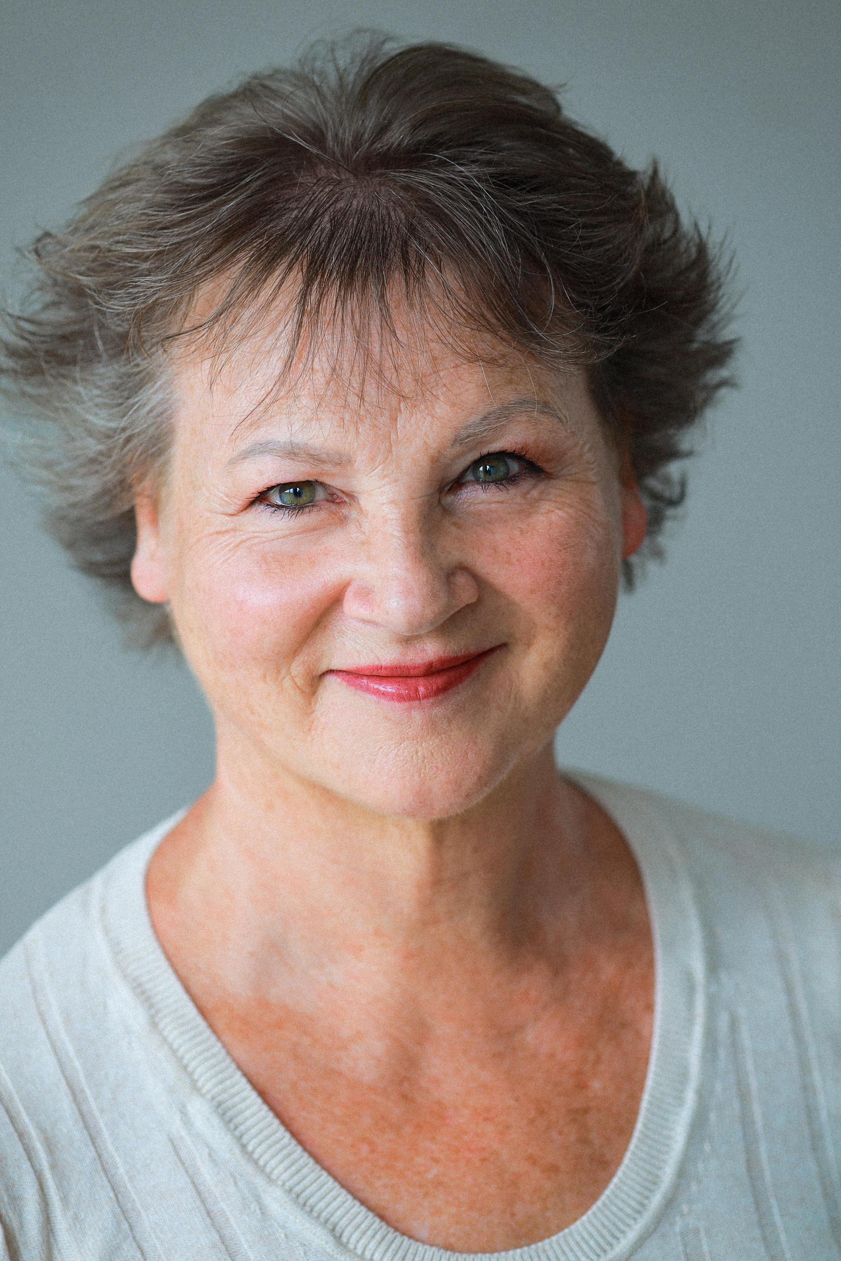 actor Christina Ashford large photo