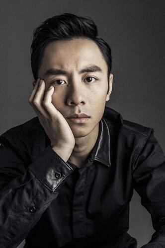 actor Yixin Huang large photo