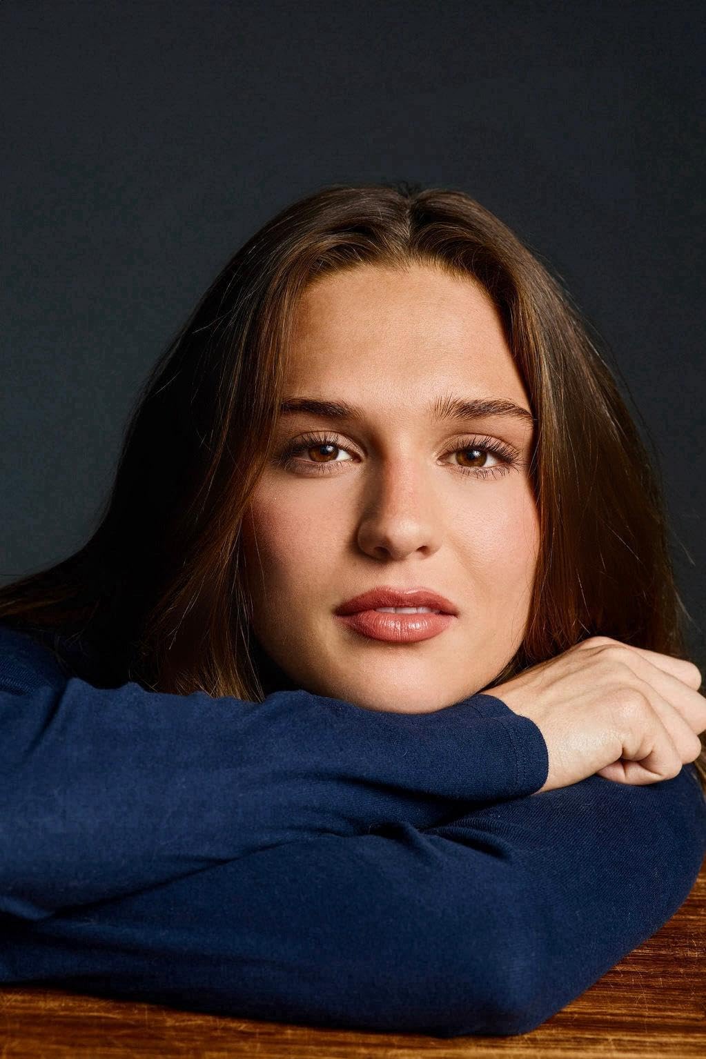 actor Amelie Anstett large photo