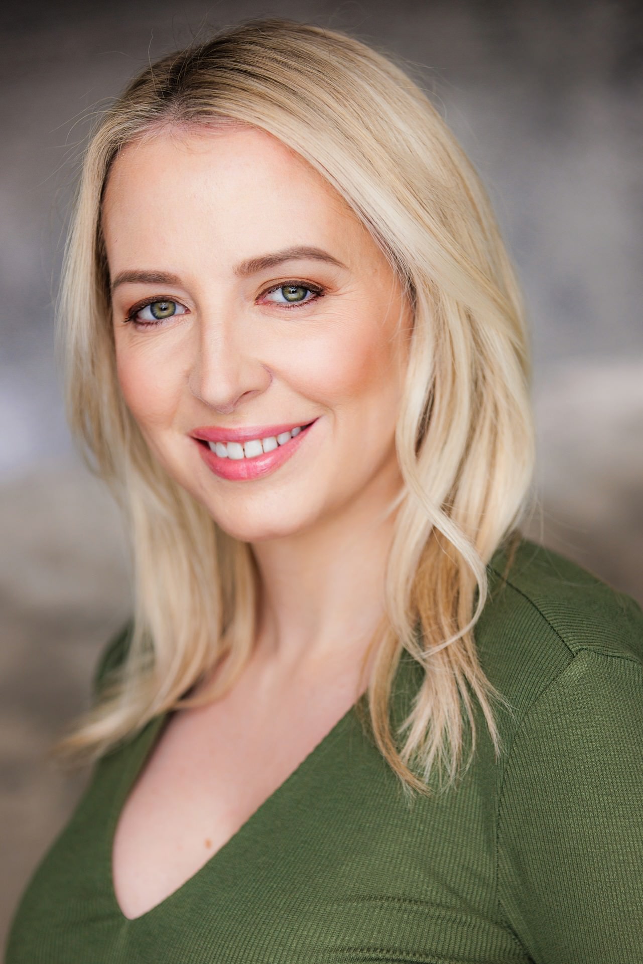 actor Olivia Embry large photo