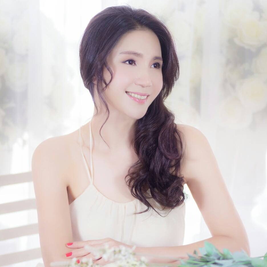 actor Angela Chan large photo