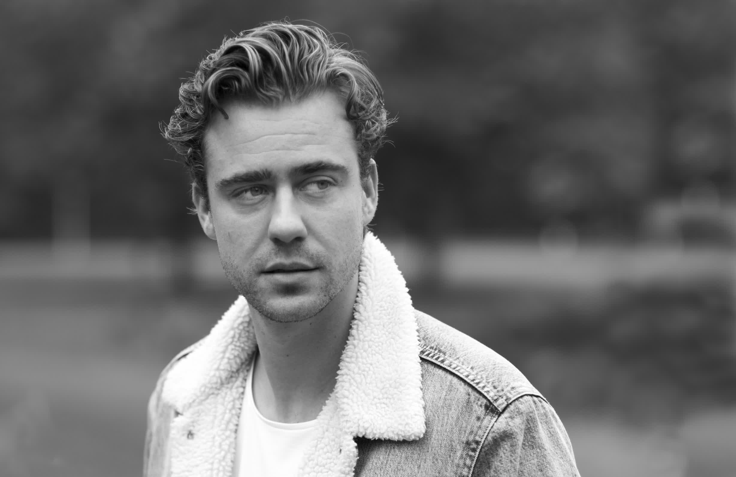 actor Beau Schneider large photo