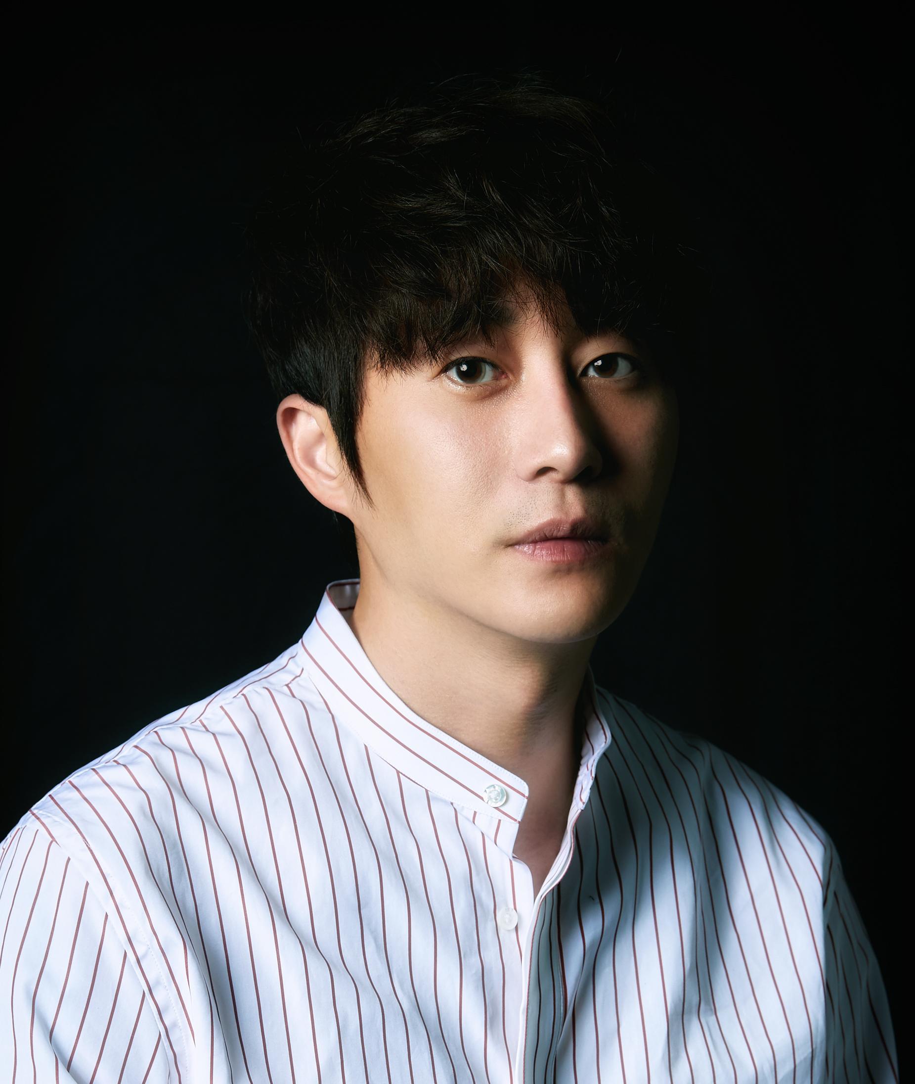 actor Kyu-bok Lee large photo