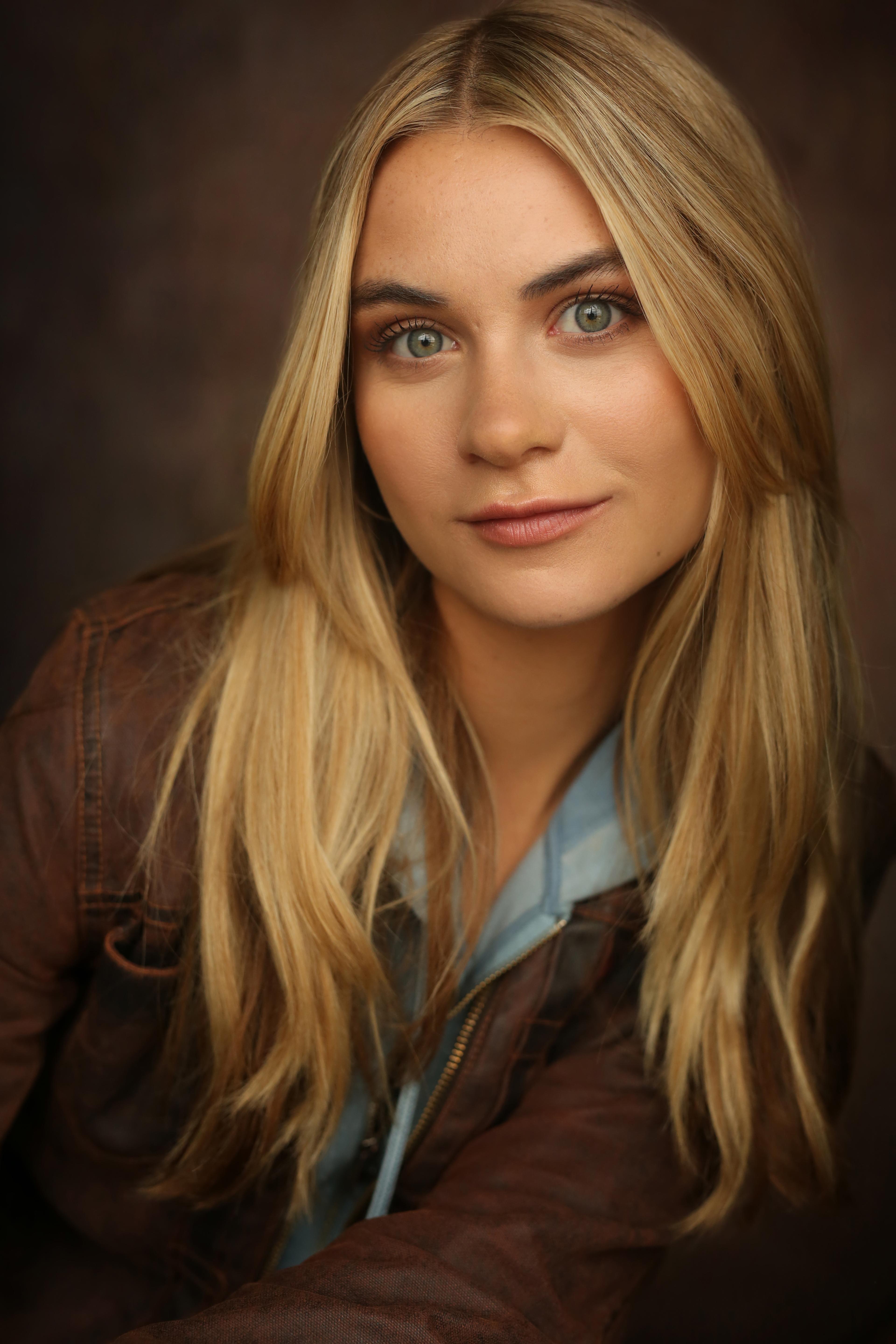 actor Joanna Strafford large photo