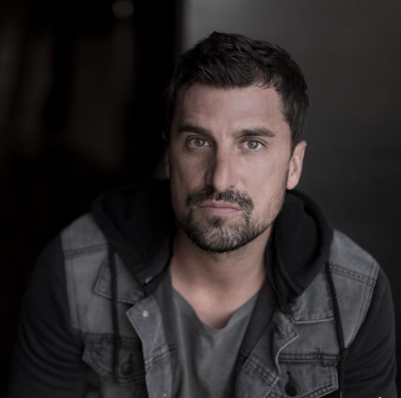 actor Jason Bell large photo