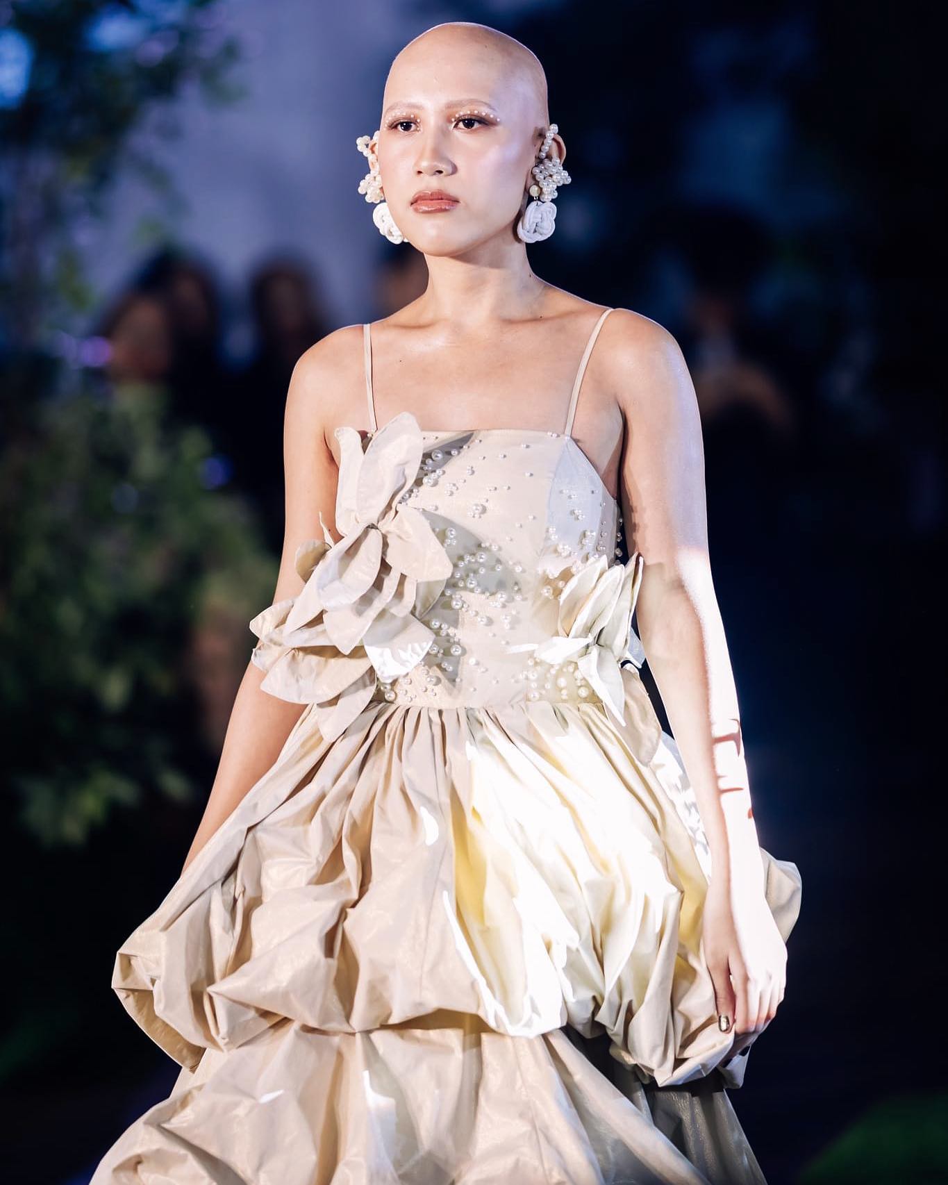 actor Halle Berry Gomez large photo