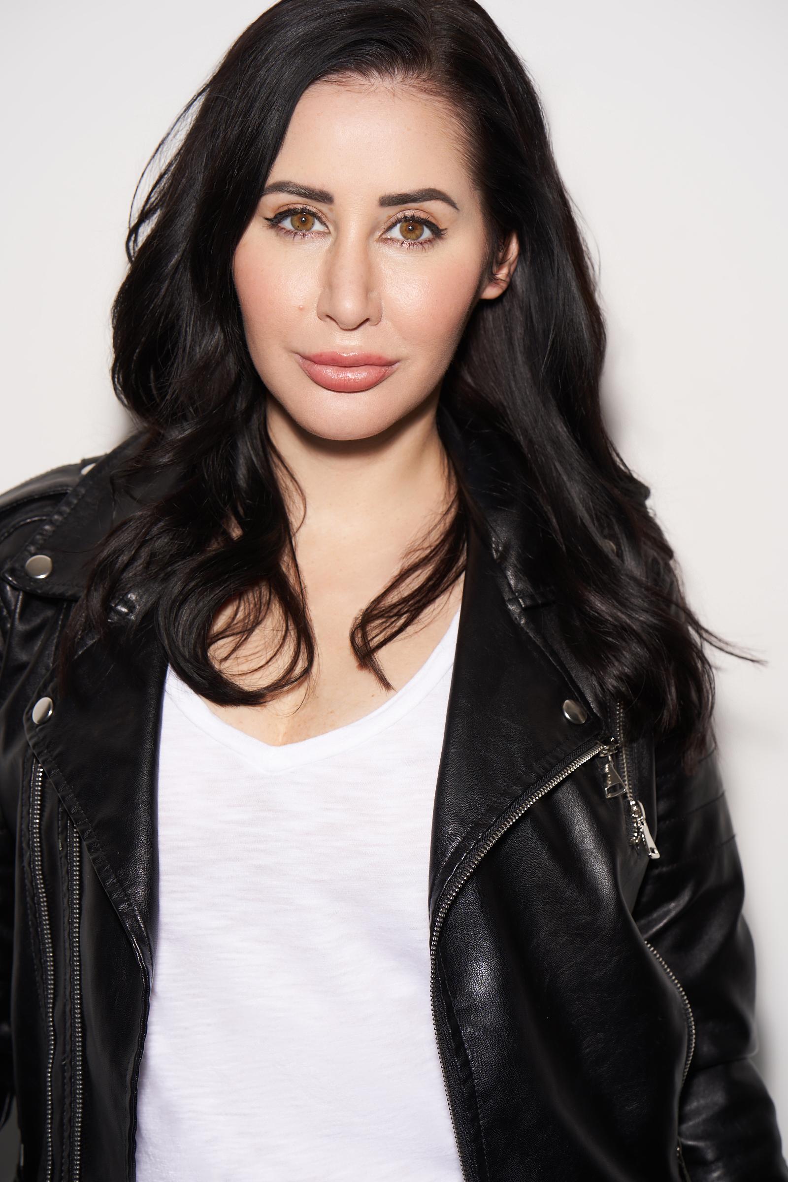 actor Leslie Wall large photo