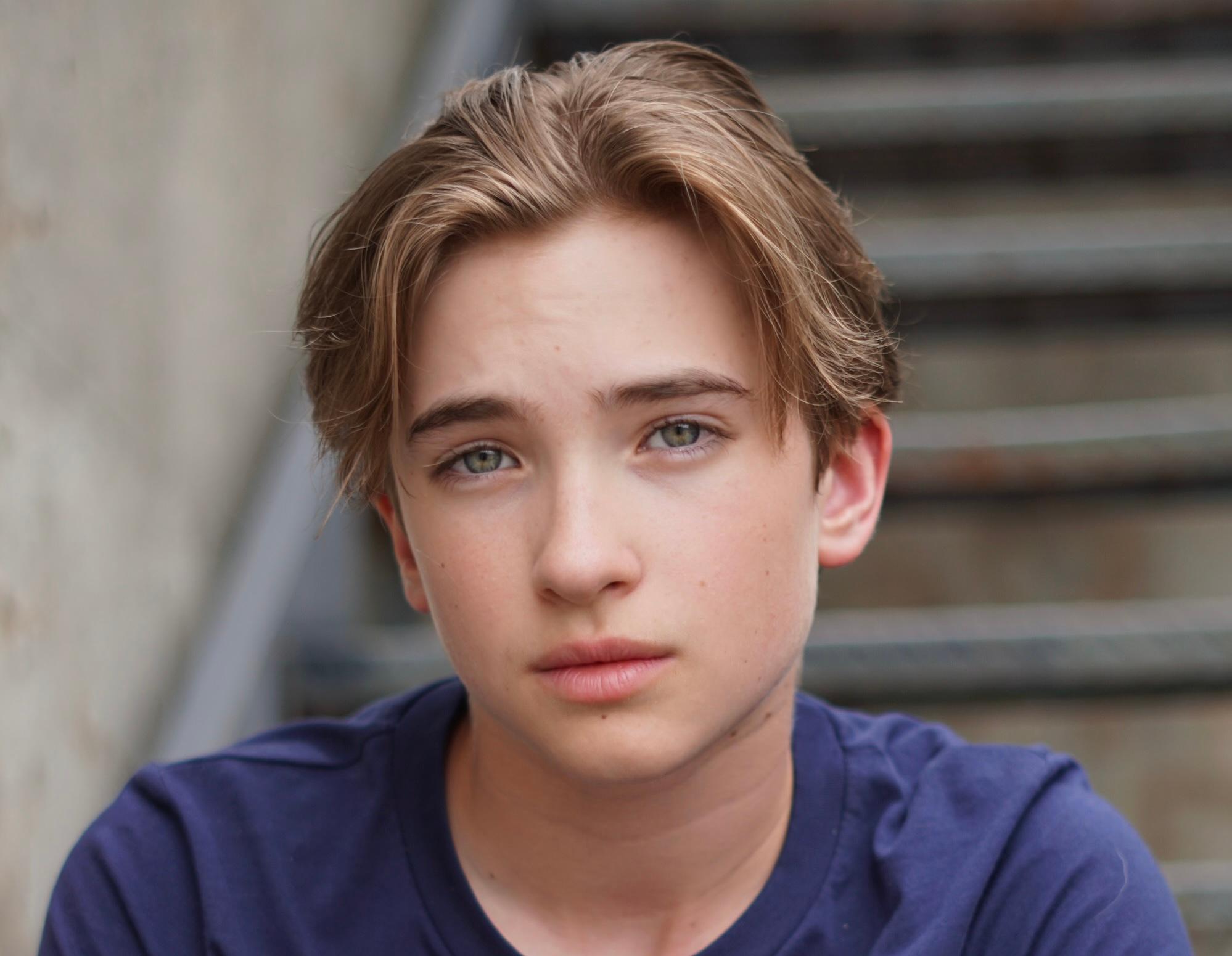 actor Chase B. Robertson large photo