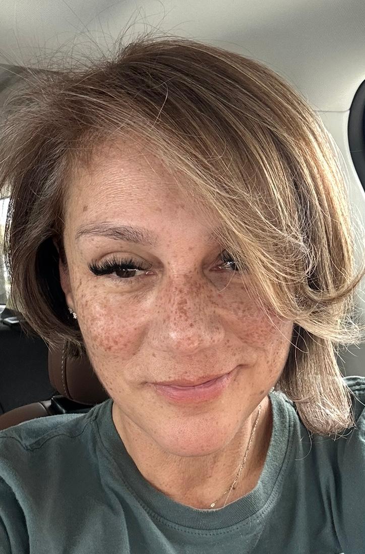 actor Michele Chavez large photo