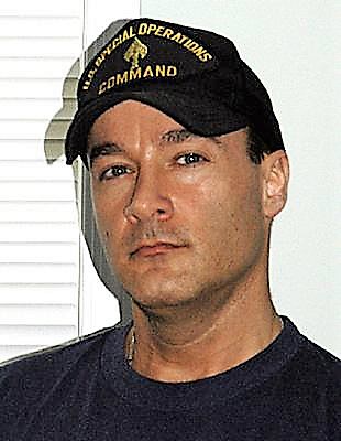 actor Robert Marro large photo