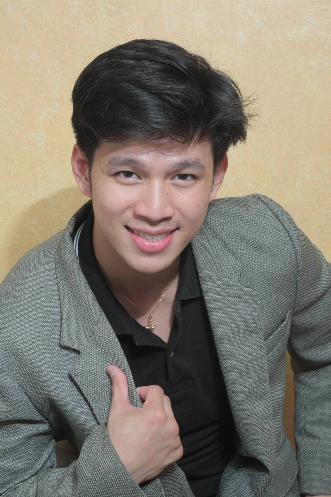 actor Marc Capilador large photo