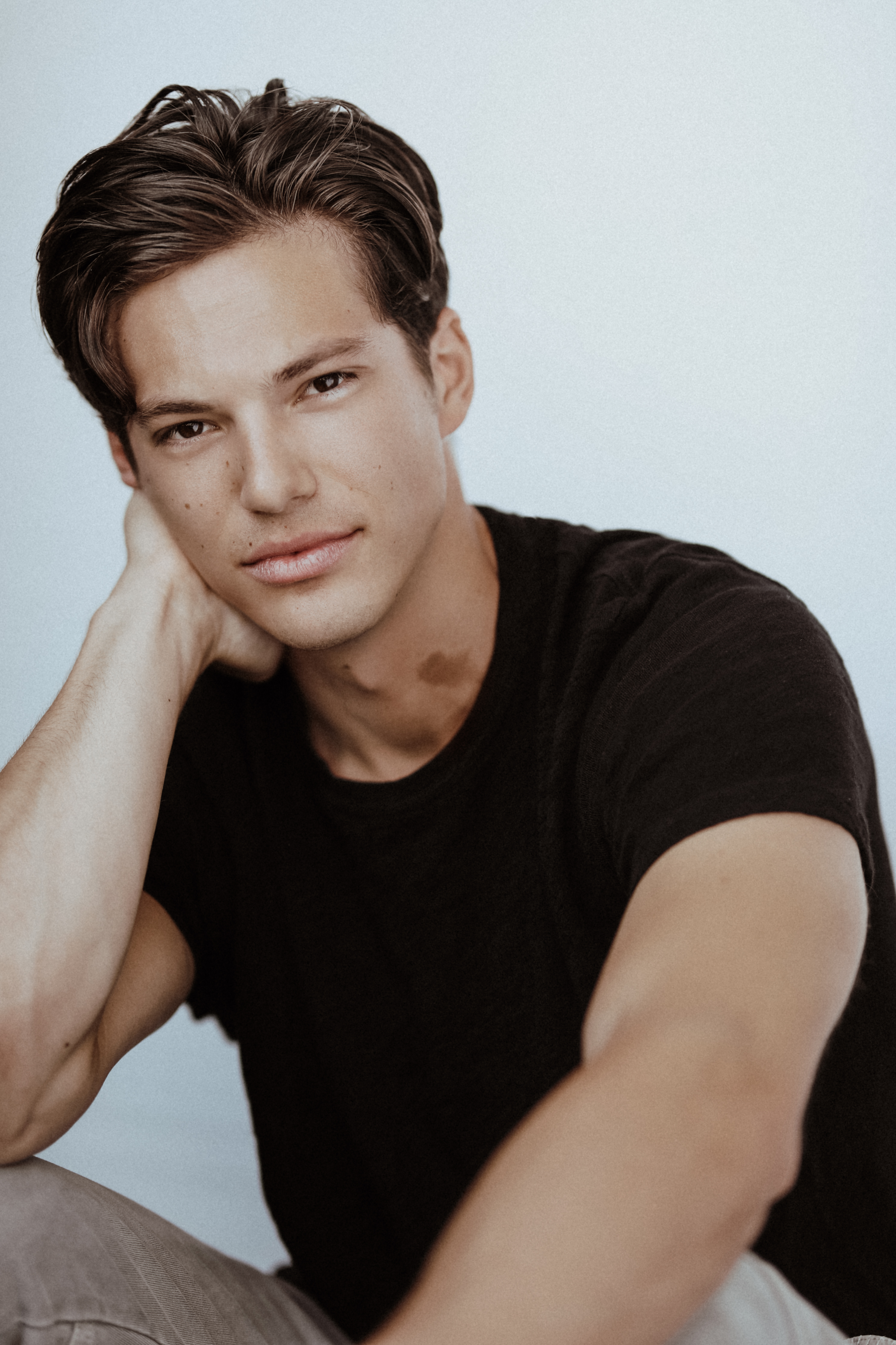 actor Brendan McRae large photo