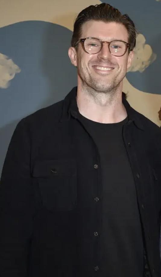 actor Matthew Reeve large photo