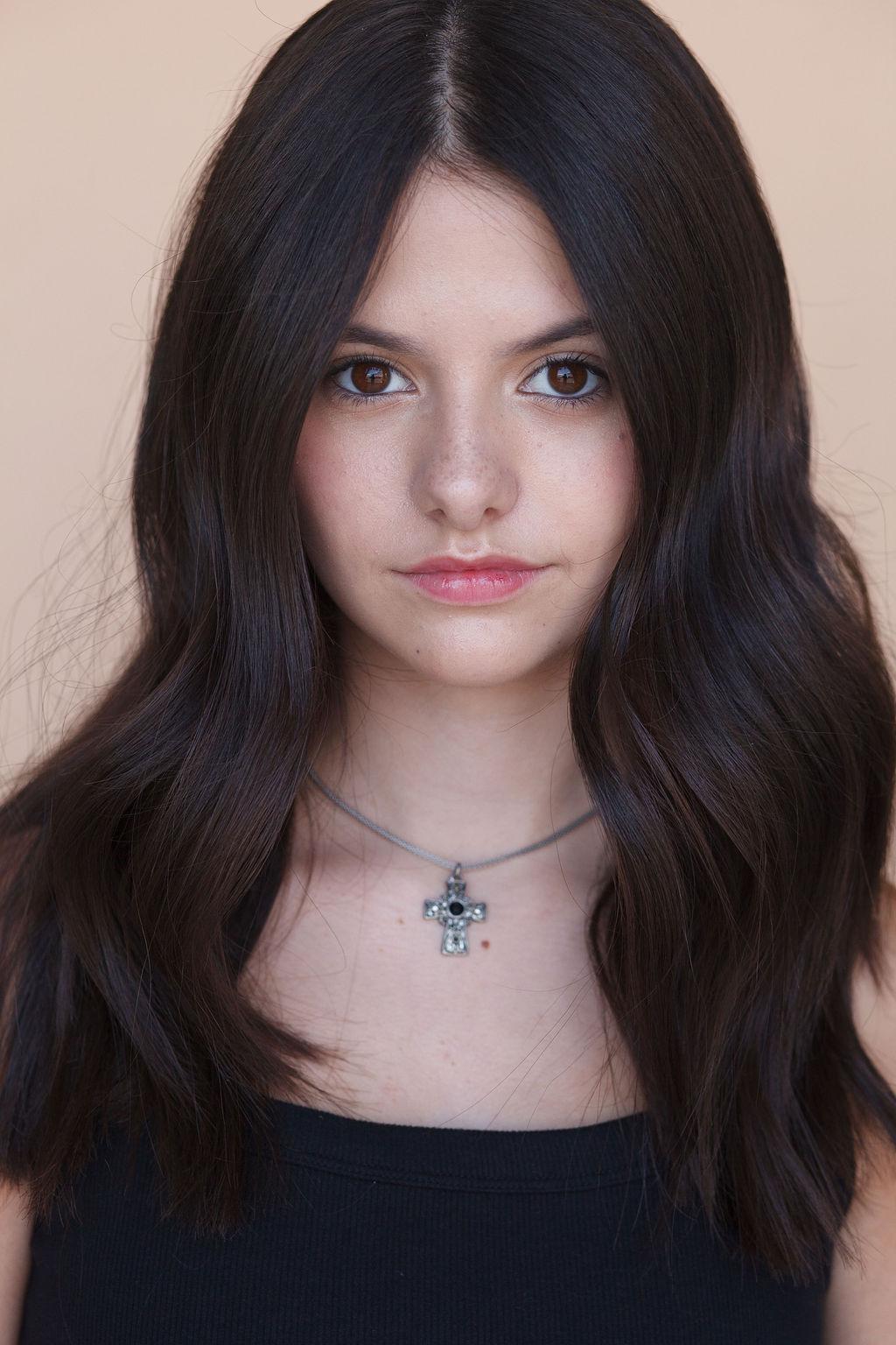 actor Lindsey Lamer large photo