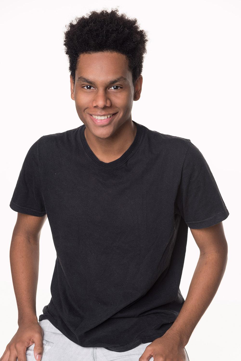 actor Vitor Britto large photo