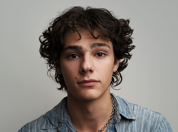 actor Gabriel Antunes large photo