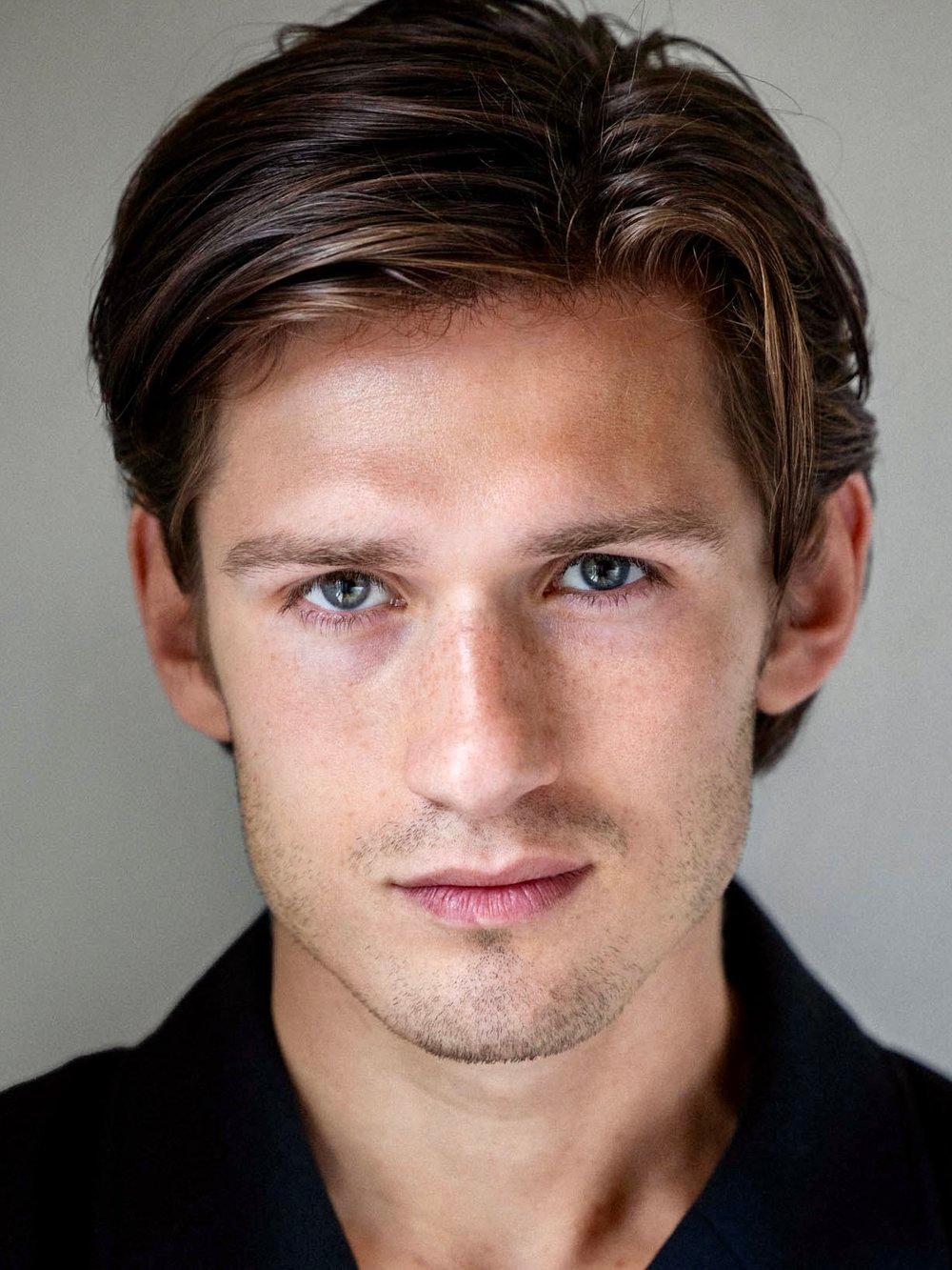 actor Isac Calmroth large photo