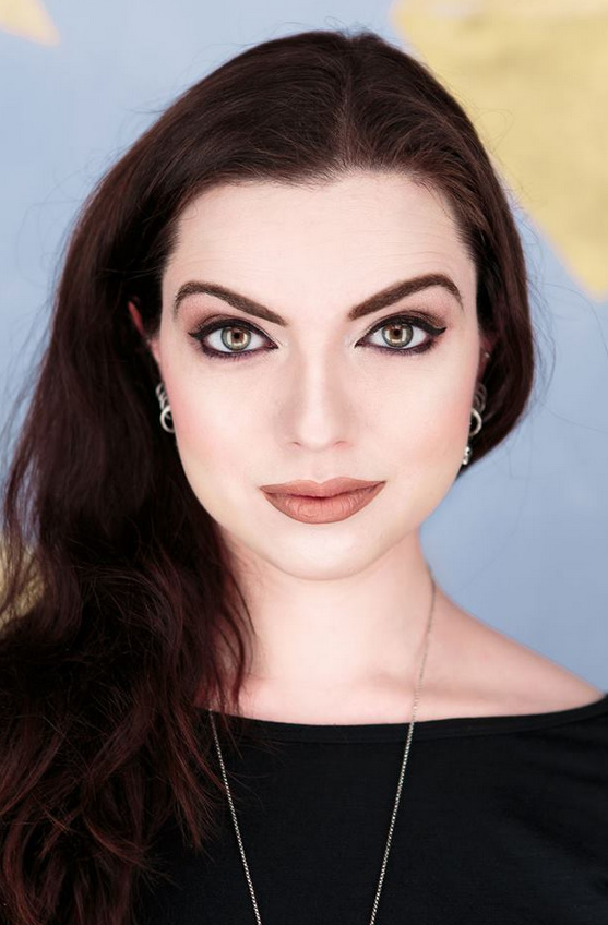 actor Sarah Hunter large photo