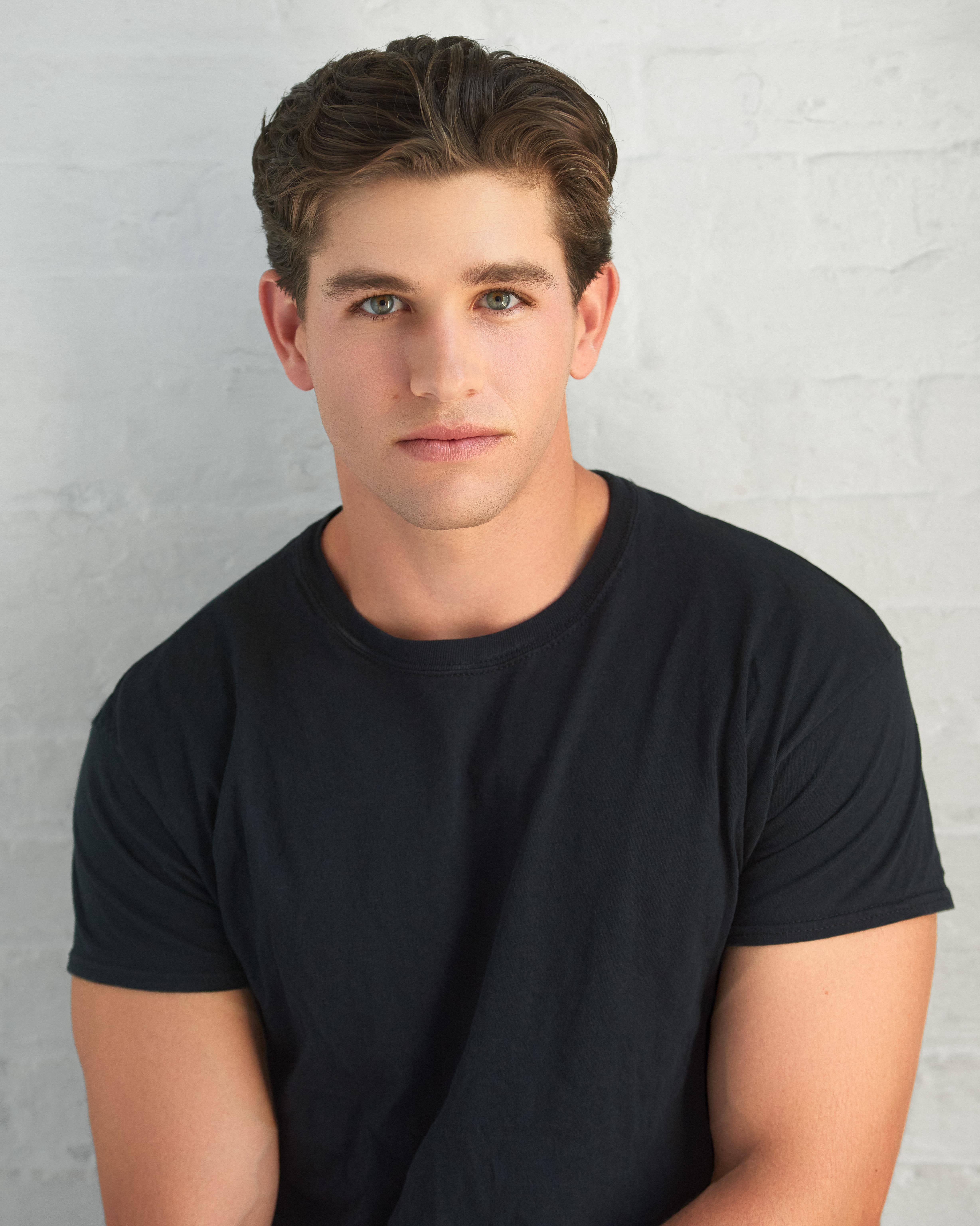 actor Karsun Barrett large photo