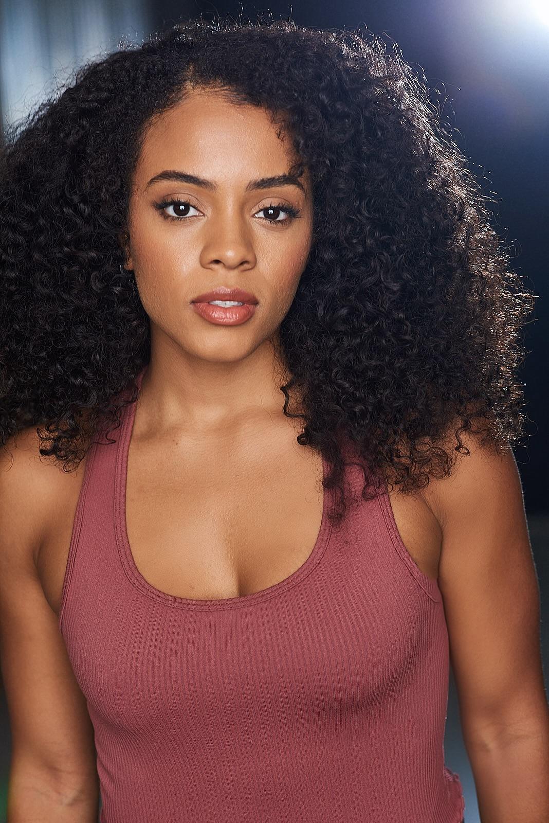 actor Efrangeliz Medina large photo