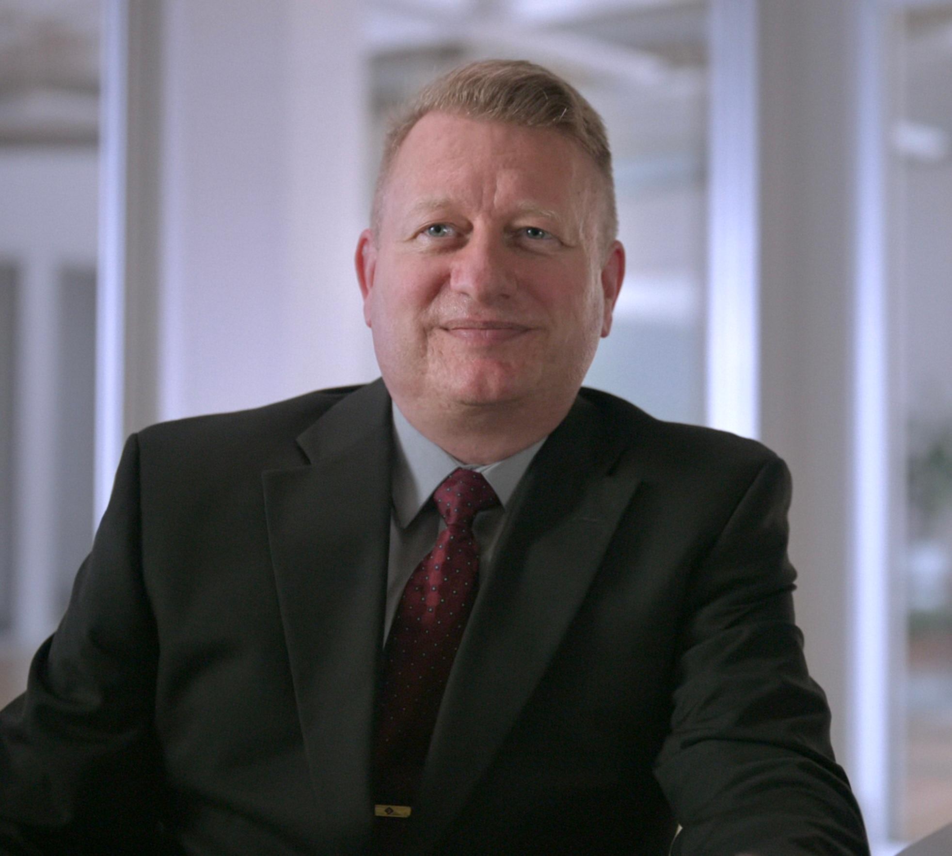 actor Jason Neubauer large photo