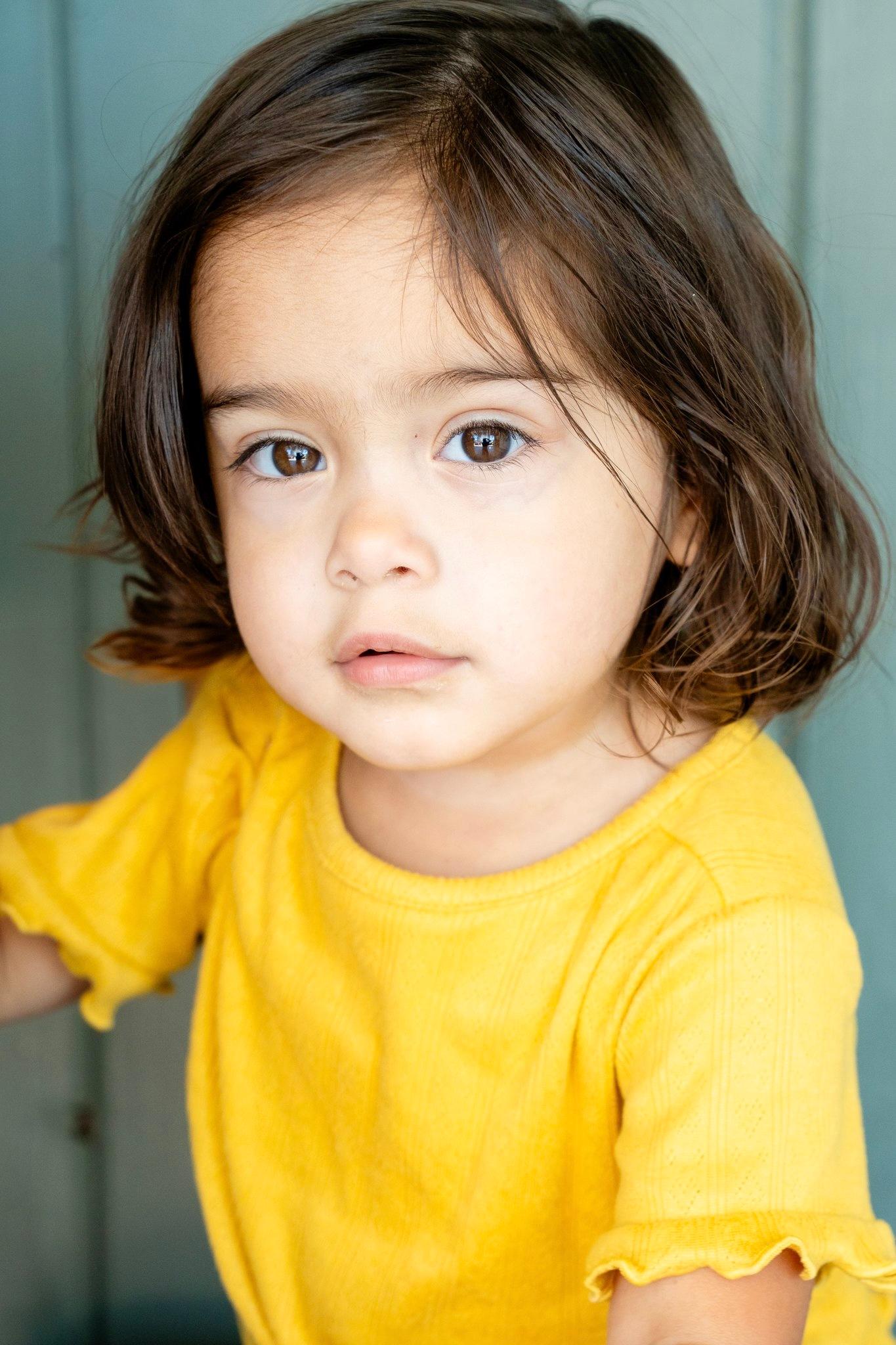 actor Lola Contreras large photo