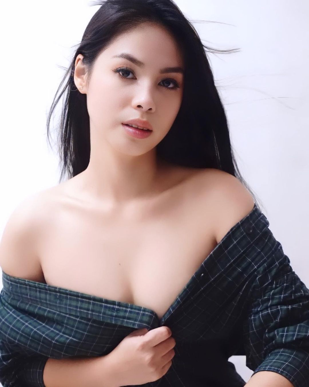 actor Amabella De Leon large photo