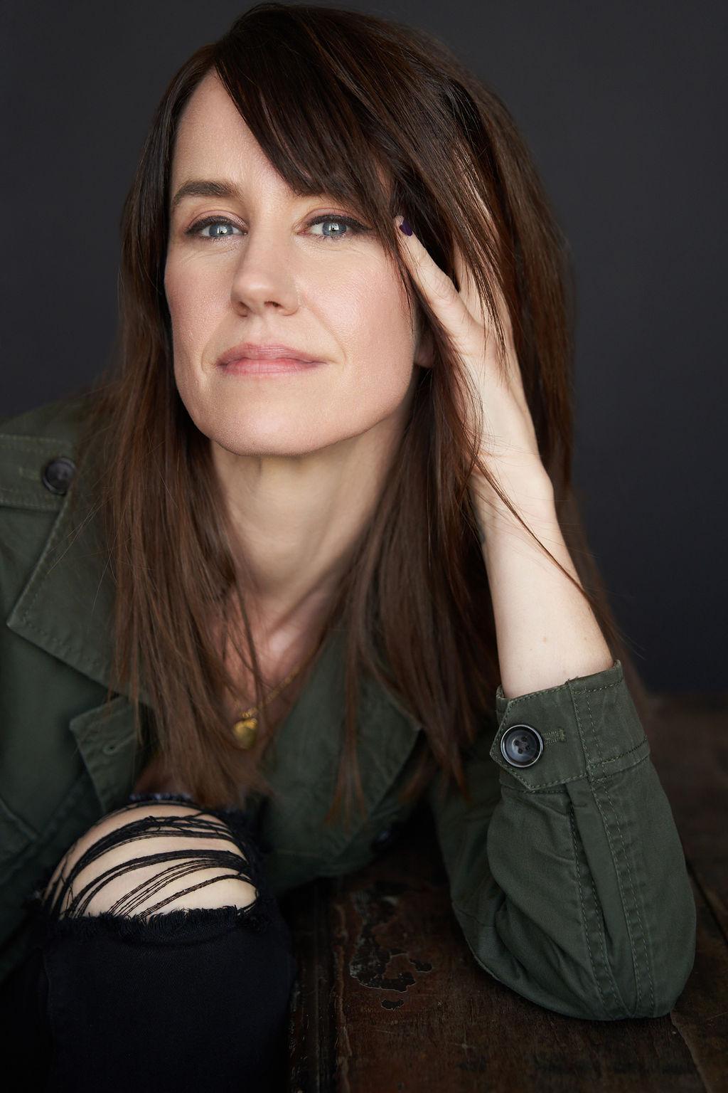 actor Joanne Ryan large photo