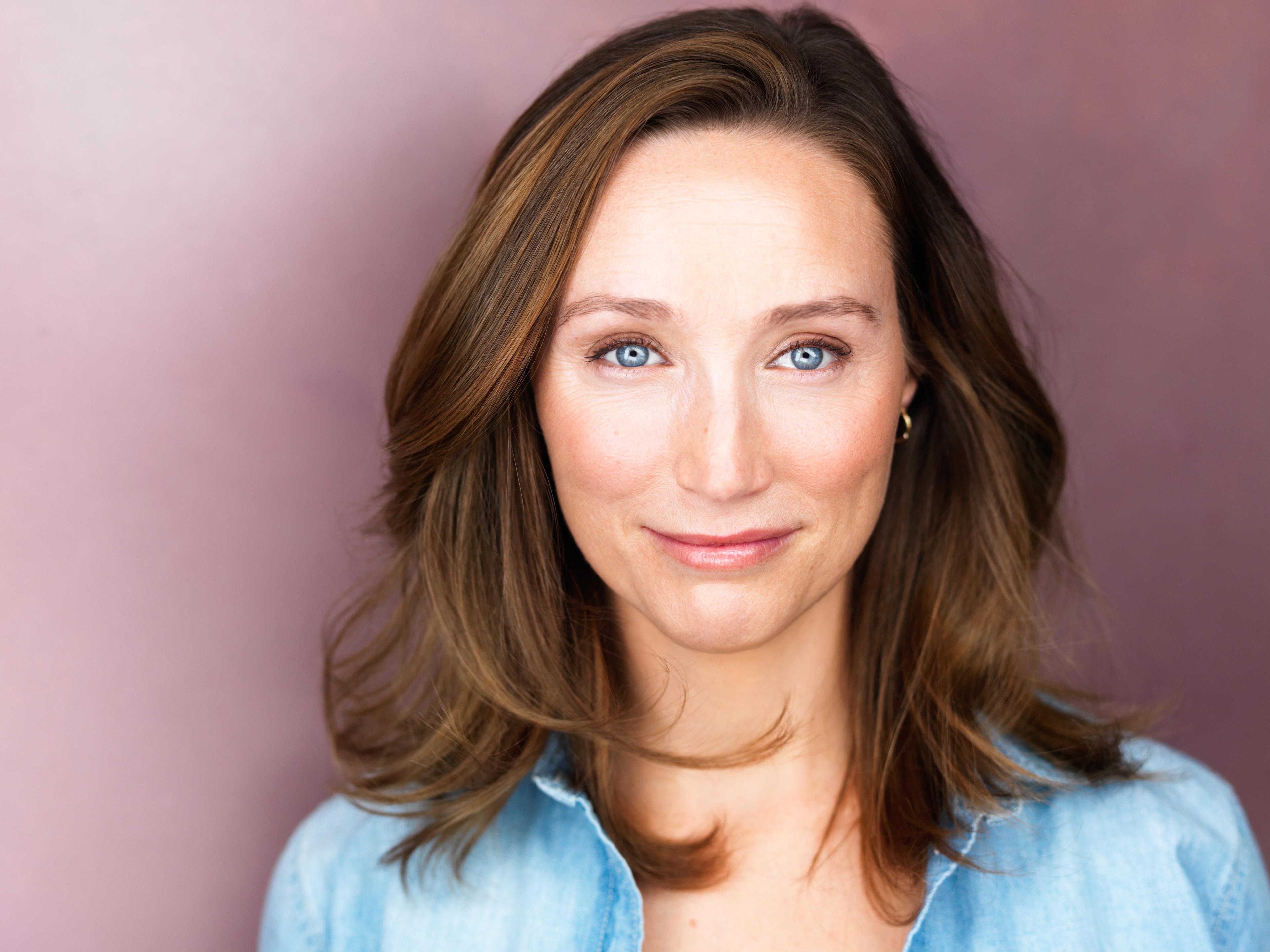 actor Annie Grier large photo