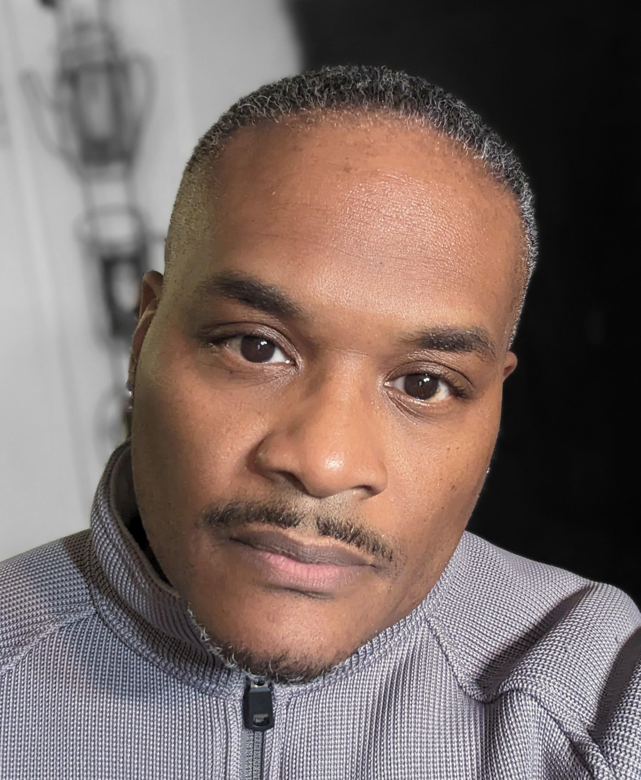 actor Kevin Linell large photo